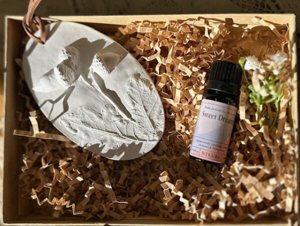 Room infuser beautiful handmade hanging plaster diffuser, cast from real Oak tree leaves and acorn . With a bottle of gentle fragrance.